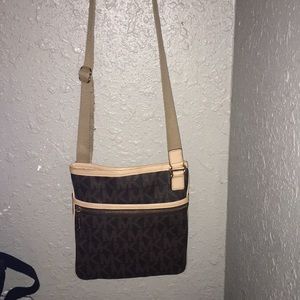 Michael Kors Body Side Bag!!!👜👛